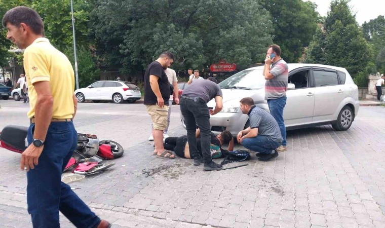 Tavşanlıda otomobil ile elektrikli motosiklet çarpıştı: 1 yaralı