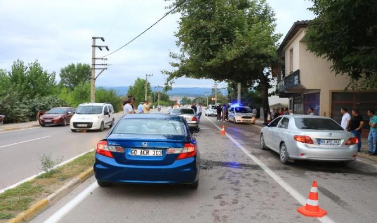 Tokat’ta zincirleme kazada 8 kişinin yaralandığı kaza anı kamerada