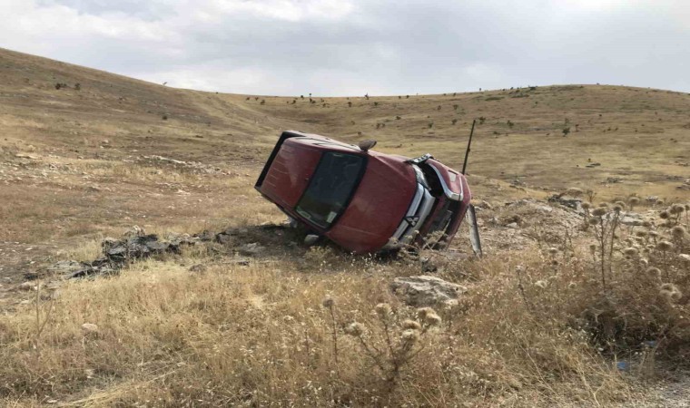 TPAOya ait kamyonet şarampole devrildi: 2 yaralı