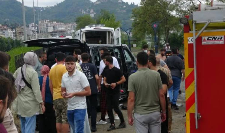 Trabzon’da turistleri taşıyan minibüs devrildi: 3’ü ağır 6 yaralı