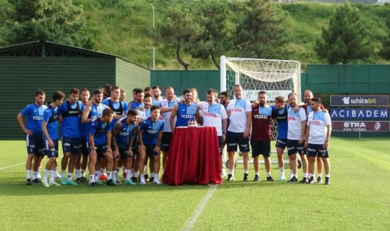 Trabzonspor idmanında Gomez’e doğum günü kutlaması