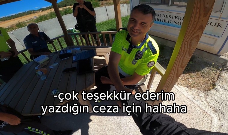 Trafik polisinden önce ceza, sonra teselli öpücüğü