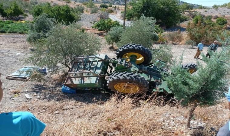 Traktör şarampole devrildi: 1i ağır 8 yaralı