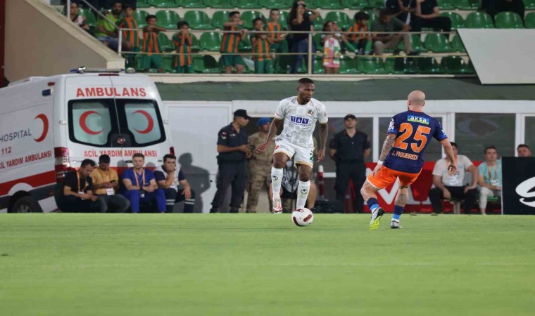 Trendyol Süper Lig: Alanyaspor: 1 - Başakşehir: 0 (İlk yarı)