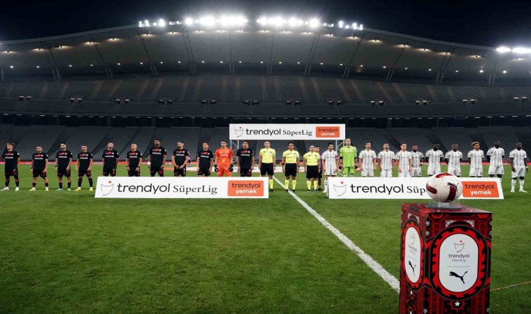 Trendyol Süper Lig: Fatih Karagümrük: 0 - Beşiktaş: 0 (Maç devam ediyor)