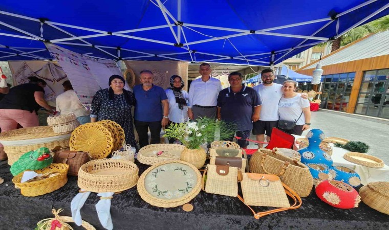 Türkiyenin dört bir yanından Gölcüke gelen sanatçılar eserlerini sergiledi