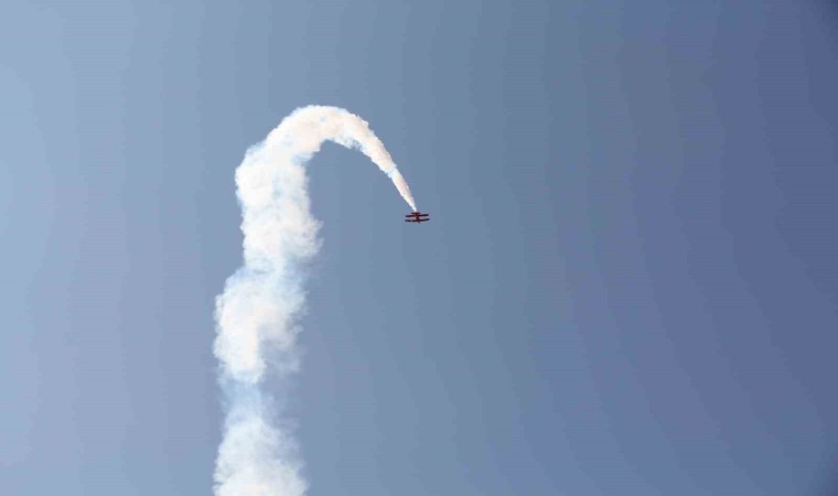 Türkiyenin ilk kadın akrobasi pilotu Eskişehirde hayran bıraktı