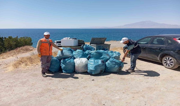 Tuşba Belediyesinden Van Gölü sahil temizliği