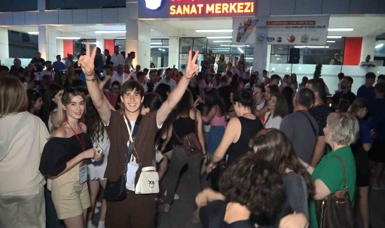 ‘Uluslararası Atakum Halk Dansları ve Müzik Şenliği başladı