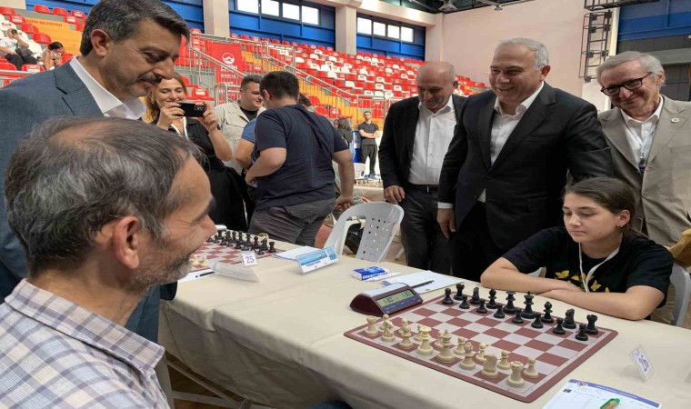 Uluslararası İstanbul Açık Satranç Turnuvası Fatihte başladı