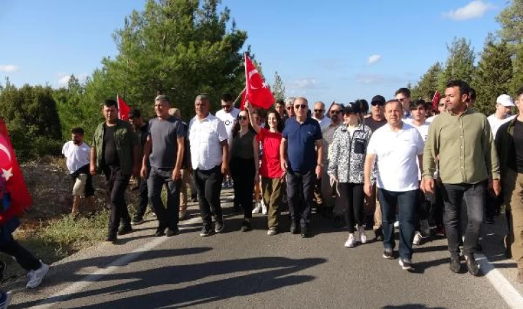 Ümit Özdağ, Çanakkale’de ’Zafer Yürüyüşü’ne katıldı