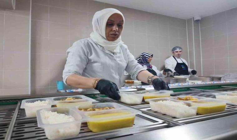 Ünyede kurulan aşevi, ihtiyaç sahiplerine hizmet veriyor