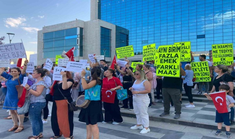 Usta öğreticilerden Ankara Büyükşehir Belediyesi önünde eylem