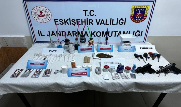 Uyuşturucu imalatı ve ticareti yapan şahıslar yakayı ele verdi