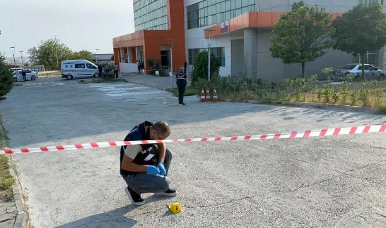 Uzman çavuş, kendisini döven 2 kişiyi bacaklarından vurdu