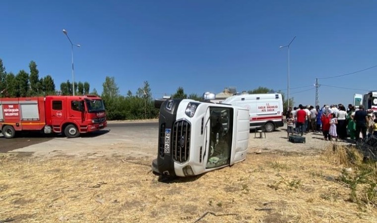 Vanda trafik kazası: 14 yaralı