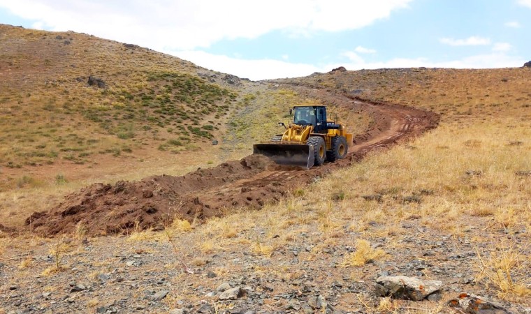 Vanda yol çalışmaları devam ediyor