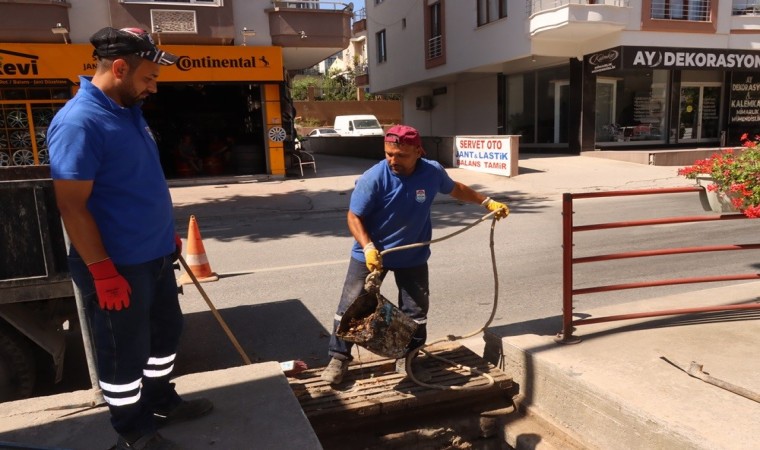 Yalova Belediyesinden mazgallarda temizlik