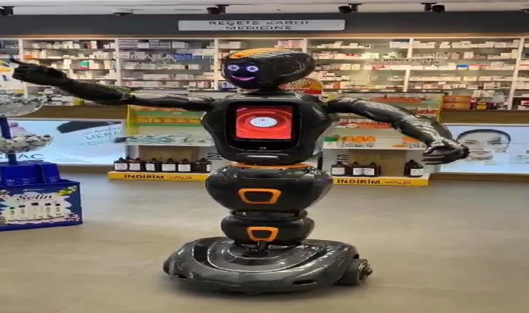 Yapay zeka robotu ’Marbot Ada’, Yalova’da eczanede işbaşı yaptı