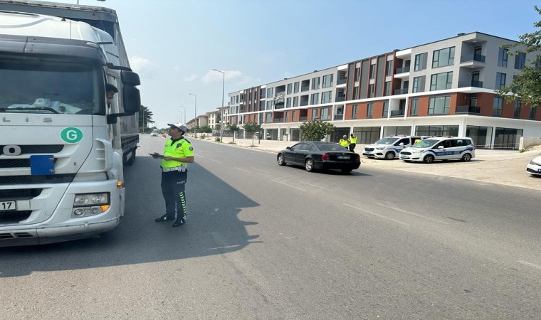 Yasaklanan yola giren kamyonlara ceza yağdı