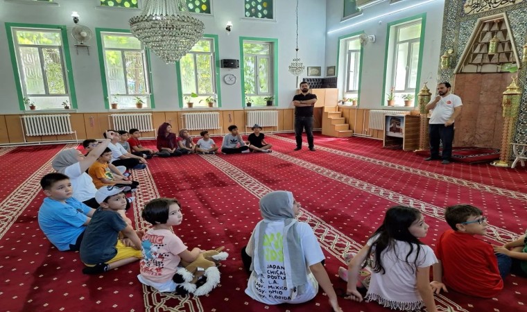 Yaz Kuran Kursu öğrencilerine cami gezisi