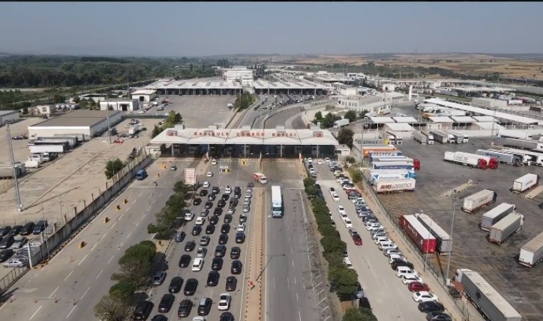 Yaz tatillerini Türkiyede geçiren gurbetçilerin Avrupaya dönüş yolculuğu sürüyor