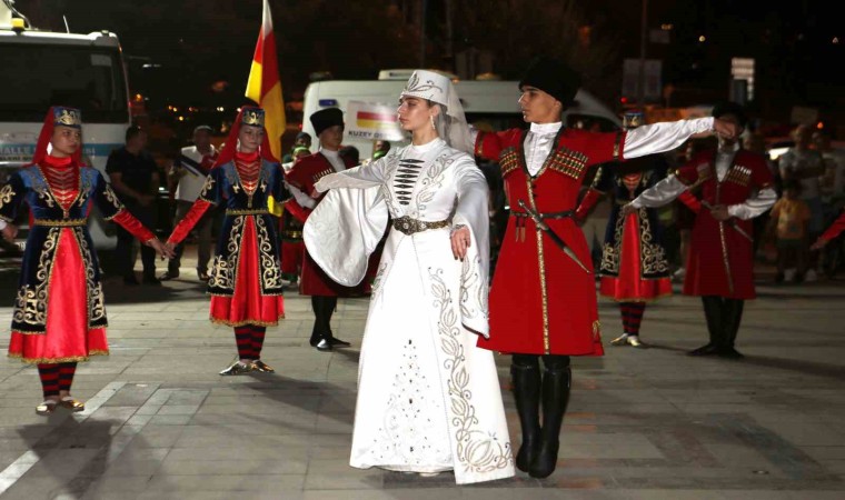 Yenimahallede Kafkas Rüzgarı gösterisi düzenlendi