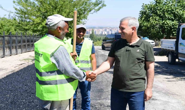 Yeşilyurtta yol çalışmaları hız kesmeden devam ediyor