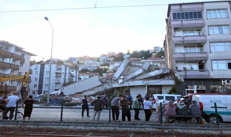 Yıkım sırasında çöken bina, bitişiğindeki binada kalıcı hasar oluşturmadı