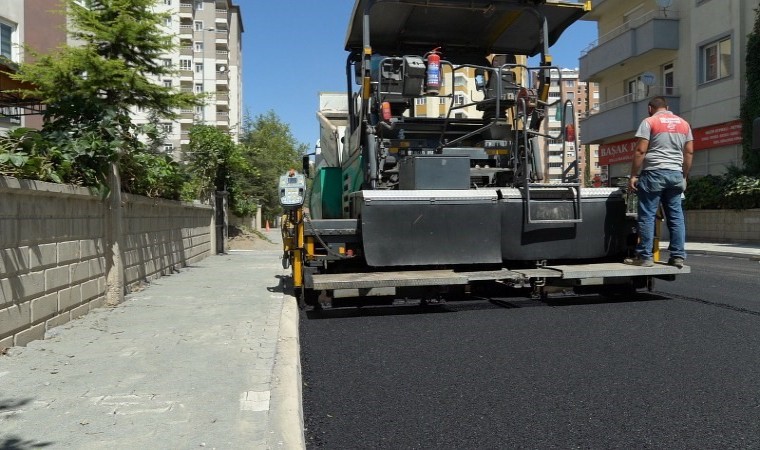 Yıldırım Beyazıt Mahallesinde alt yapı ve asfalt çalışmaları devam ediyor