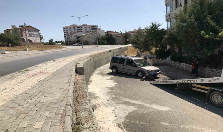 Yine aynı yer yine kaza: Korkudan evlerinin önünde oturamıyorlar