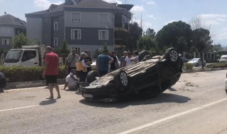 Yola çıkan köpek, kazaya neden oldu; 3 yaralı