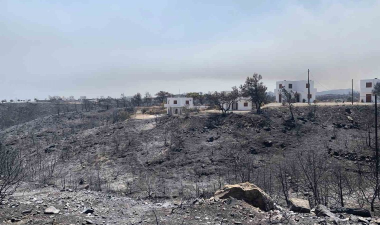 Yunanistandan yangınlardan etkilenen turistlere bir hafta ücretsiz tatil sözü