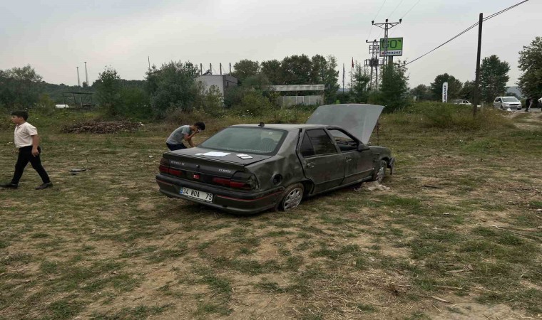 Zonguldakta hatalı sollama yapan sürücü boş araziye uçtu: 4 yaralı