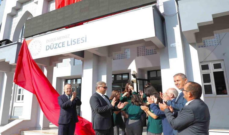 15 Temmuz Lisesinin ismi Düzce Lisesi oldu, valilik tepkilere açıklama yaptı