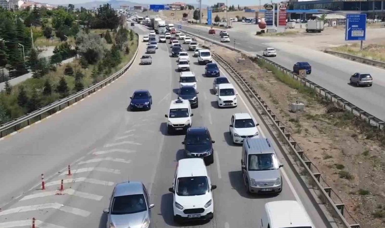 43 ilin geçiş güzergahı Kırıkkalenin bir haftalık trafik bilançosu: Binlerce araç sürücüne ceza yağdı