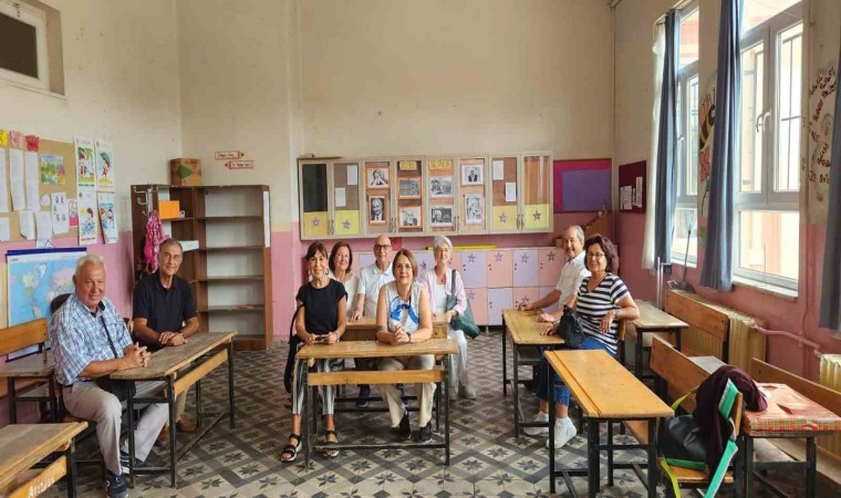 59 yıl sonra okudukları okulda buluştular