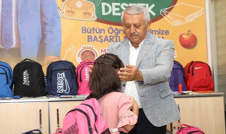 Afyonkarahisar Belediyesinden 3 bin çocuğa eğitim desteği