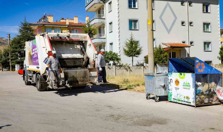 Afyonkarahisarda çöp kamyonlarından çevreye gül kokusu yayılıyor