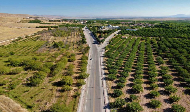 Akçadağda 66 kilometre grup yolu çalışması