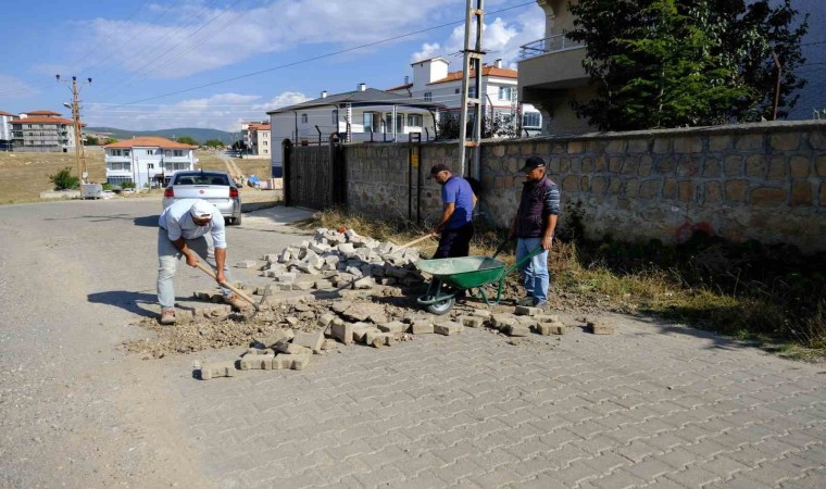 Akdağmadeninde yollar yenilenmeye devam ediyor