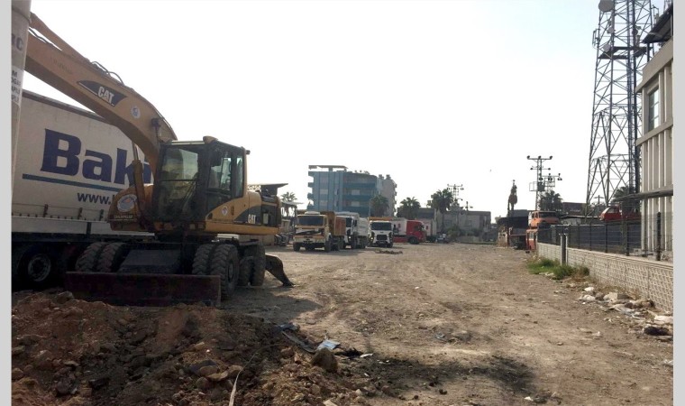 Akdenizde yol açma ve kaldırım yenileme çalışmaları devam ediyor