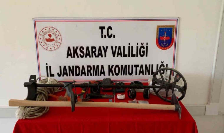 Aksarayda define avcıları jandarmaya yakalandı