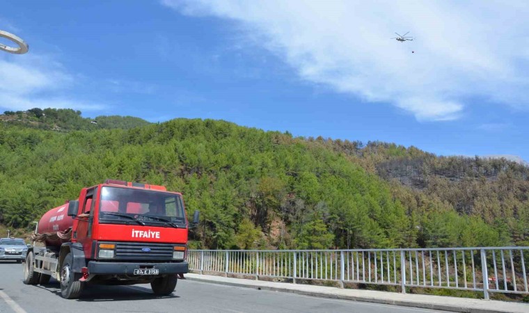 Alanyada, büyükşehir ekipleri yangın sonrası da sahada