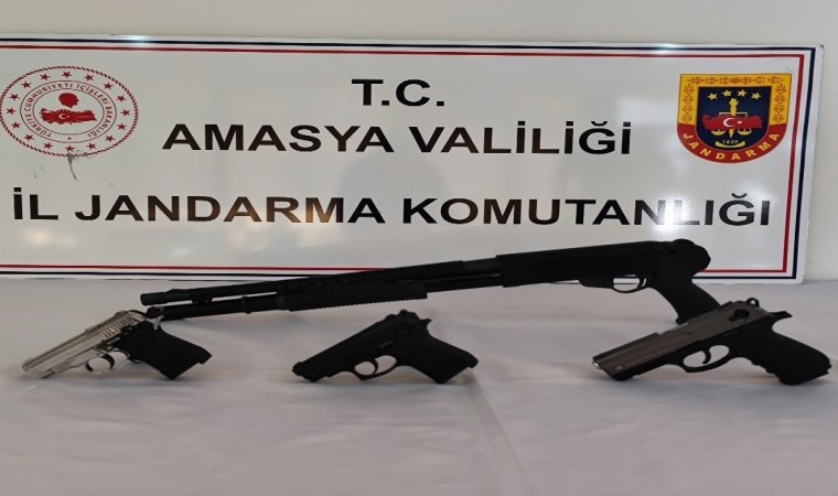 Amasyada düğünde 4 ruhsatsız silah ele geçirildi: 4 kişi hakkında işlem başlatıldı