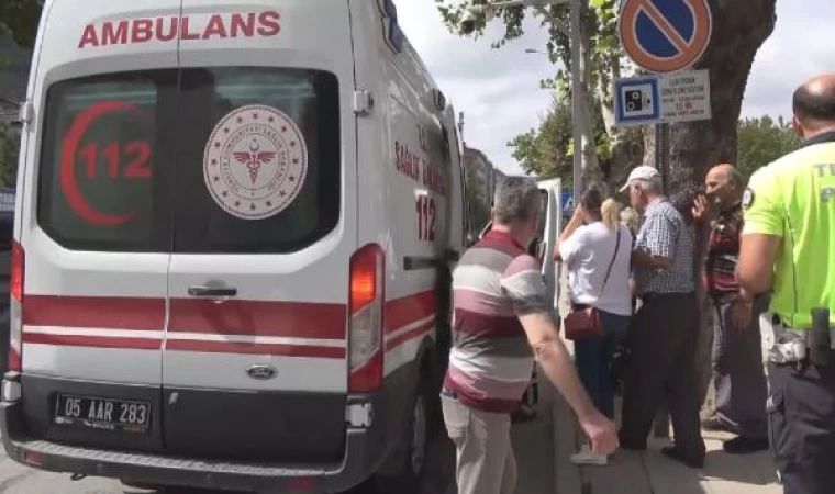 Amasya’da yayaya yol verdi, 3 otomobil birbirine çarptı; 5 yaralının olduğu kaza kamerada