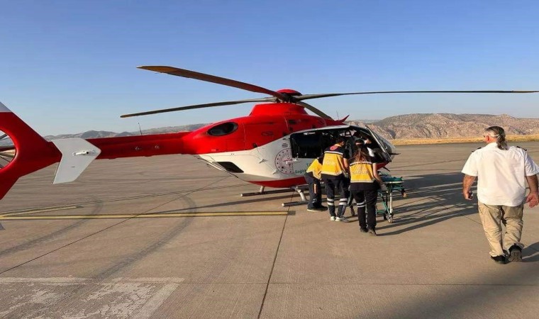 Ambulans helikopter pnömoni entübe olan 40 günlük bebek için havalandı