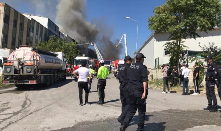 Ankara’da sünger fabrikasında yangın; 4 kişi dumandan etkilendi