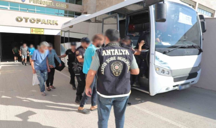 Antalyada aranan 63 zanlı yakalandı