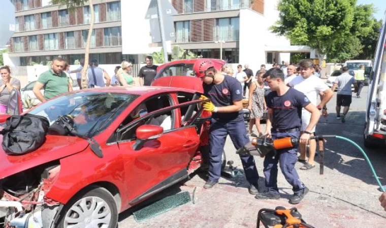 Antalyasporlu Naldo’nun ailesi Antalya’da kaza geçirdi: 1’i ağır, 5 yaralı